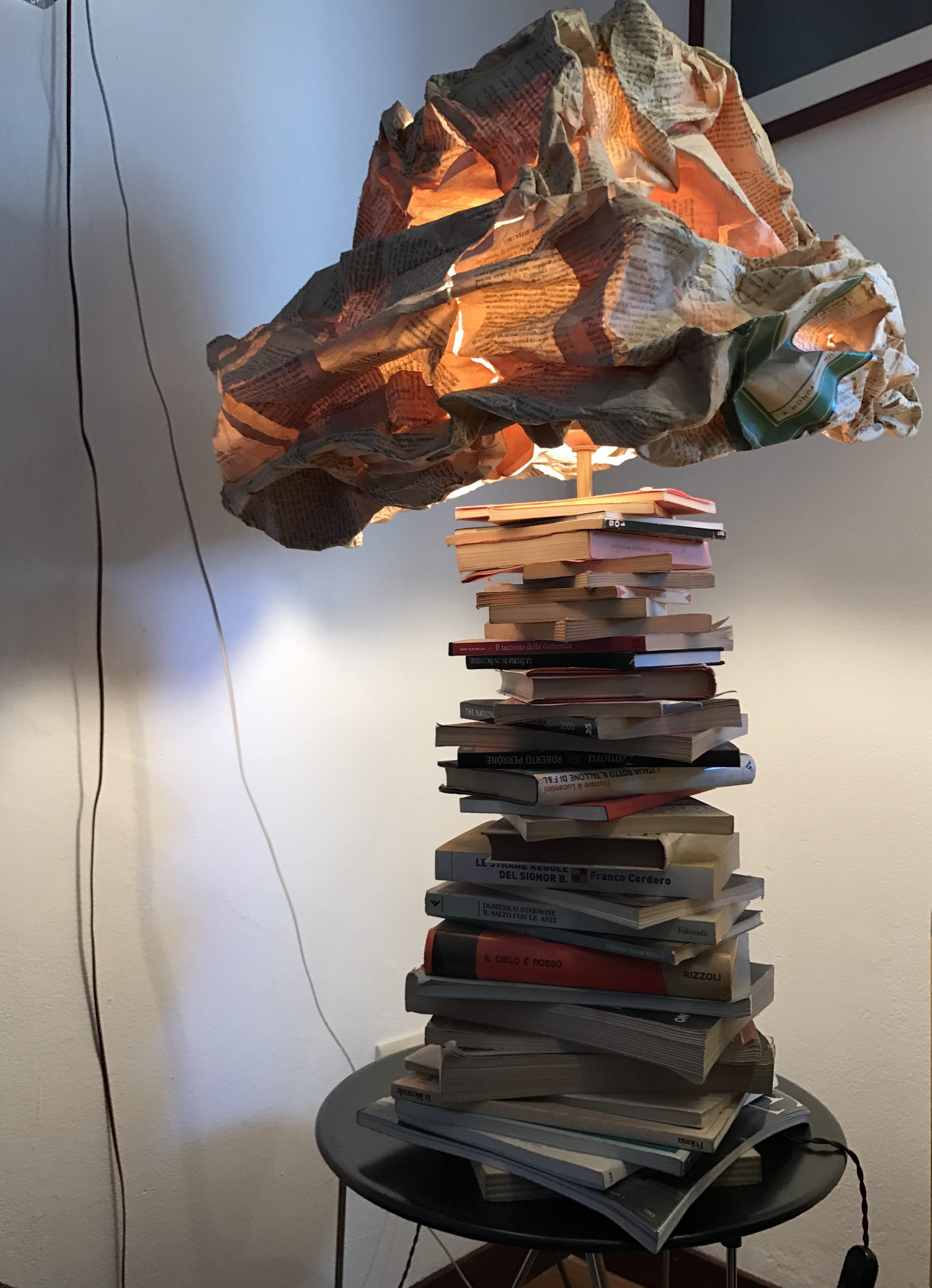 Una lampada a tema libro